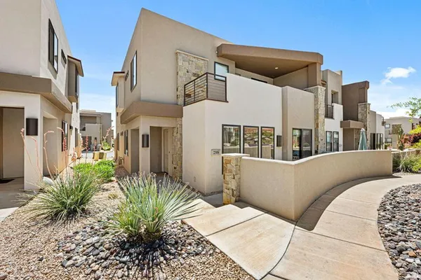$685,000 | 2306 North Park Center Drive, Unit 43, Washington, UT 84780
