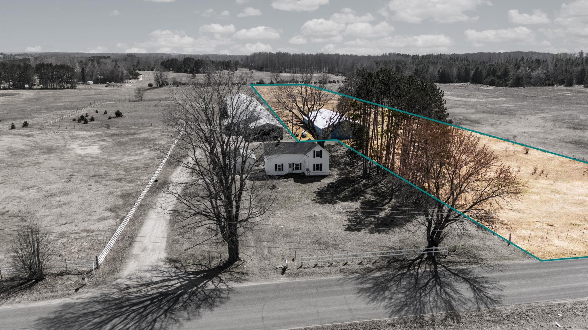 6129 Woodman Road South Boardman, MI 49680 - Photo 8 of 35 1935523-7F75C989-C634-4F5C-ABD9-175F10C219F8.JPG