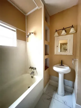 $1,200 | 6912 Avenue C, Unit 2, Houston, TX 77011