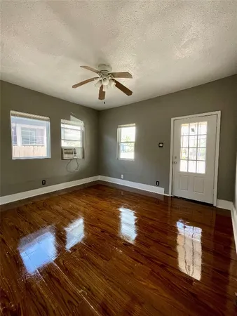 $1,200 | 6912 Avenue C, Unit 2, Houston, TX 77011
