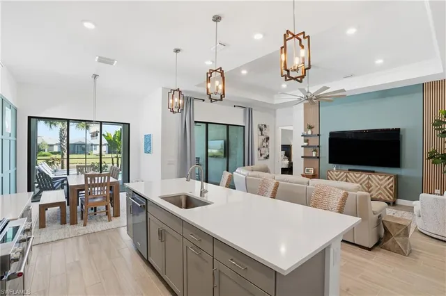 $699,000 | 1872 Terreno Boulevard, Naples, FL 34120