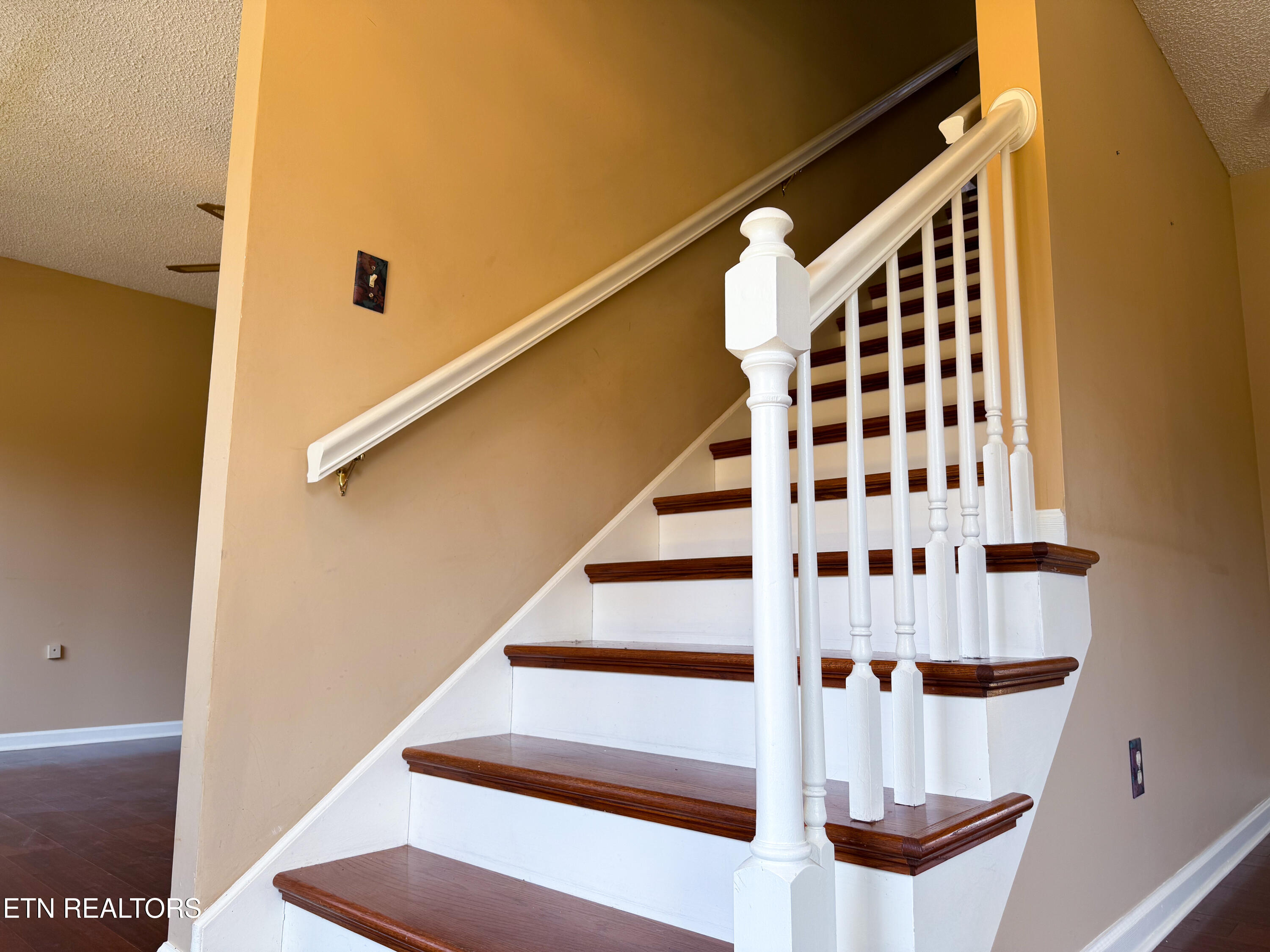 840 Bent Tree Road Knoxville, TN 37934 - Photo 16 of 29 Staircase