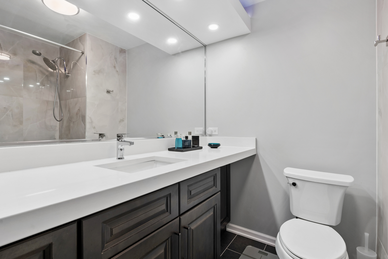 6033 North Sheridan Road, Unit 39L Chicago, IL 60660 - Photo 17 of 26