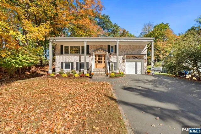 $950,000 | 326 Runnymede Road, Essex Fells, NJ 07021