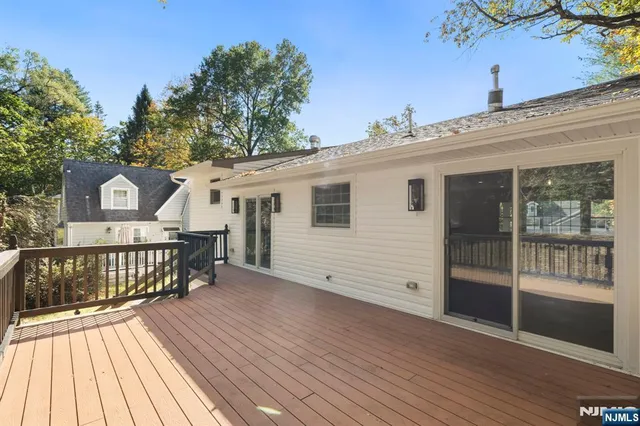 $950,000 | 326 Runnymede Road, Essex Fells, NJ 07021