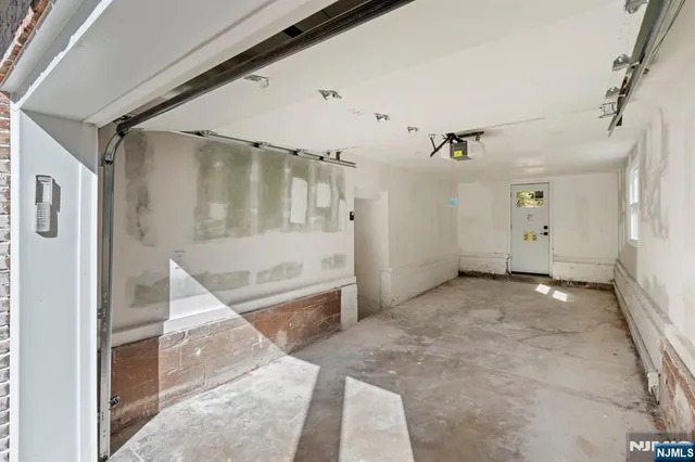 $950,000 | 326 Runnymede Road, Essex Fells, NJ 07021