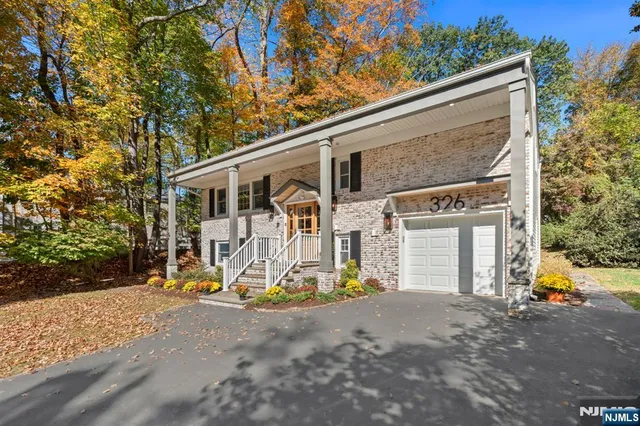 $950,000 | 326 Runnymede Road, Essex Fells, NJ 07021