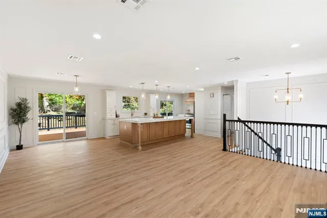 $950,000 | 326 Runnymede Road, Essex Fells, NJ 07021