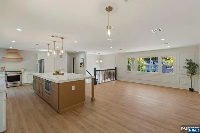 $950,000 | 326 Runnymede Road, Essex Fells, NJ 07021