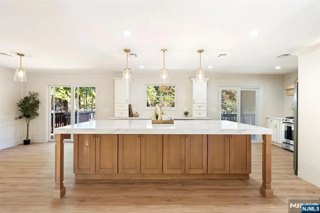 $950,000 | 326 Runnymede Road, Essex Fells, NJ 07021