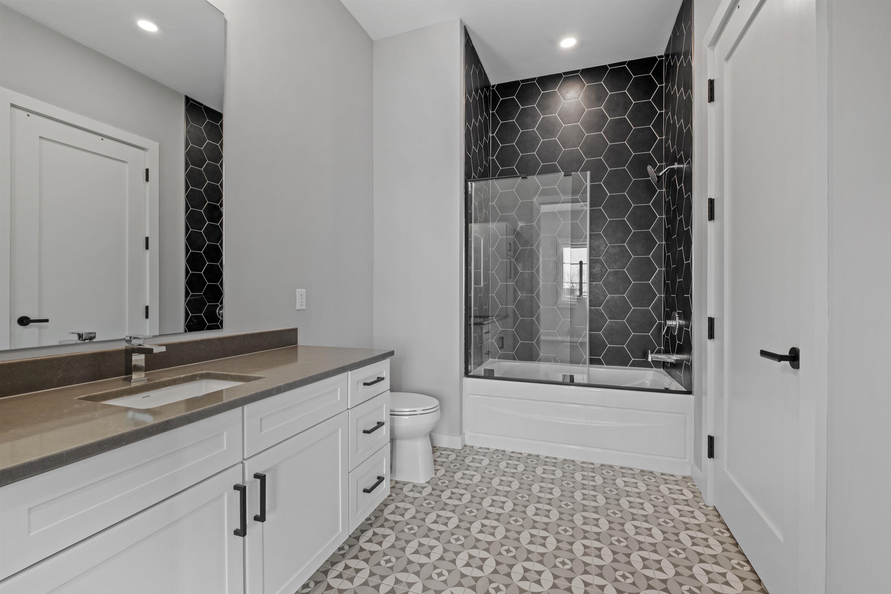 51 Elm Street, Unit 304 Laconia, NH 03246 - Photo 12 of 55