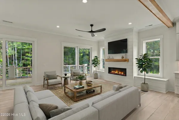 $1,150,000 | 633 Vale Drive, Wilmington, NC 28411