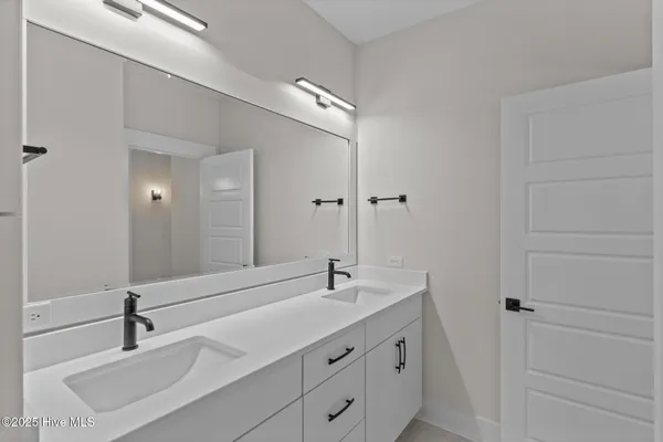 $1,150,000 | 633 Vale Drive, Wilmington, NC 28411