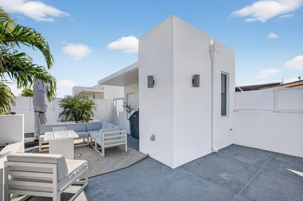 $8,000 | 700 Northeast 14th Avenue, Unit 206, Fort Lauderdale, FL 33304