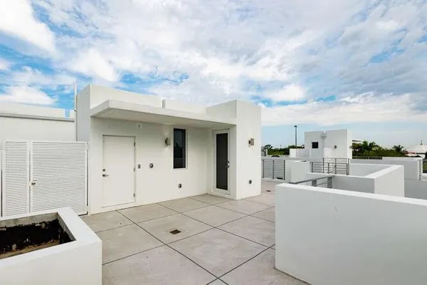 $8,000 | 700 Northeast 14th Avenue, Unit 206, Fort Lauderdale, FL 33304