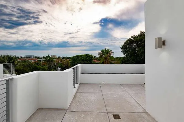 $8,000 | 700 Northeast 14th Avenue, Unit 206, Fort Lauderdale, FL 33304