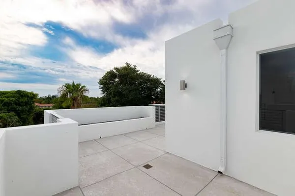 $8,000 | 700 Northeast 14th Avenue, Unit 206, Fort Lauderdale, FL 33304