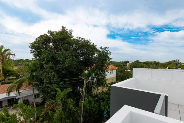 $8,000 | 700 Northeast 14th Avenue, Unit 206, Fort Lauderdale, FL 33304