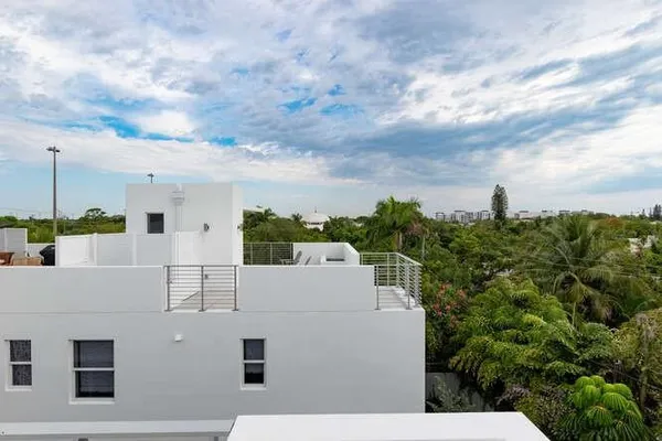 $8,000 | 700 Northeast 14th Avenue, Unit 206, Fort Lauderdale, FL 33304