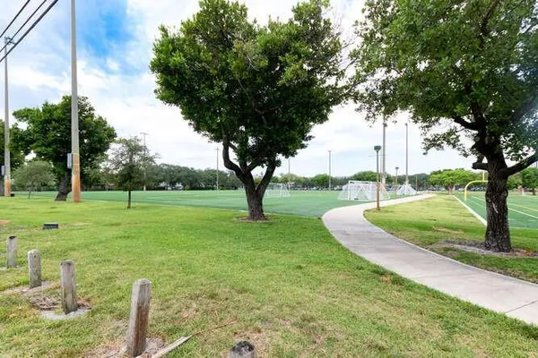 $8,000 | 700 Northeast 14th Avenue, Unit 206, Fort Lauderdale, FL 33304