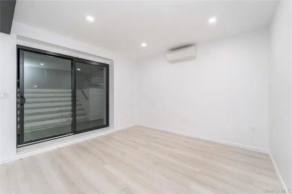 $4,100 | 21-34 33rd Street | Astoria