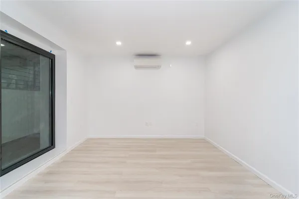 $4,100 | 21-34 33rd Street | Astoria