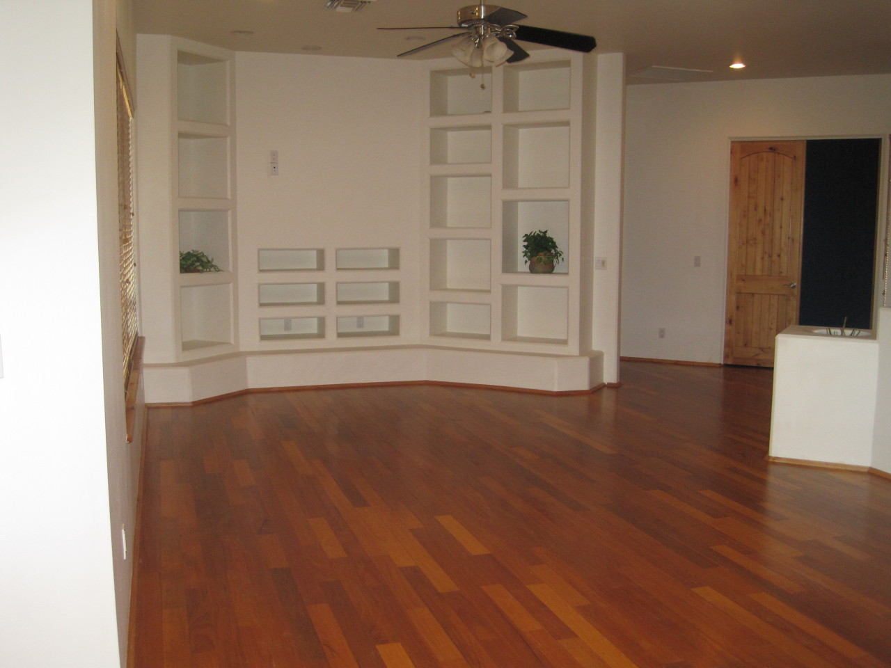 1005 West Dolores Road Phoenix, AZ 85086 - Photo 8 of 28 Huge Great Room with Custom Built In's
