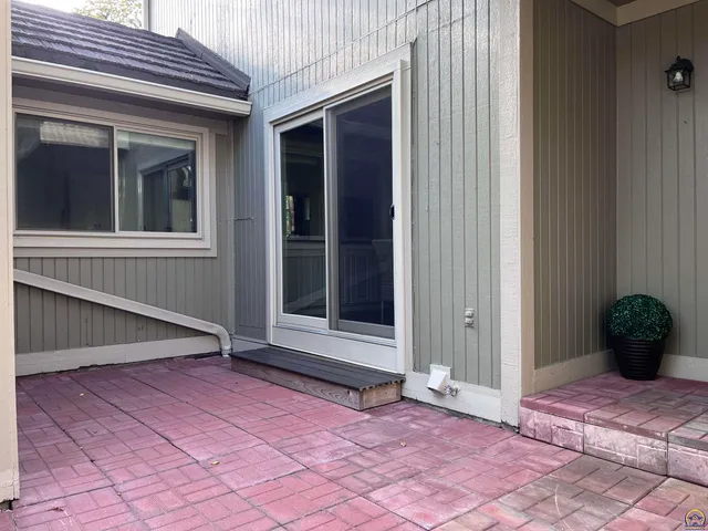 $229,950 | 36 Southwest Pepper Tree Lane, Topeka, KS 66611