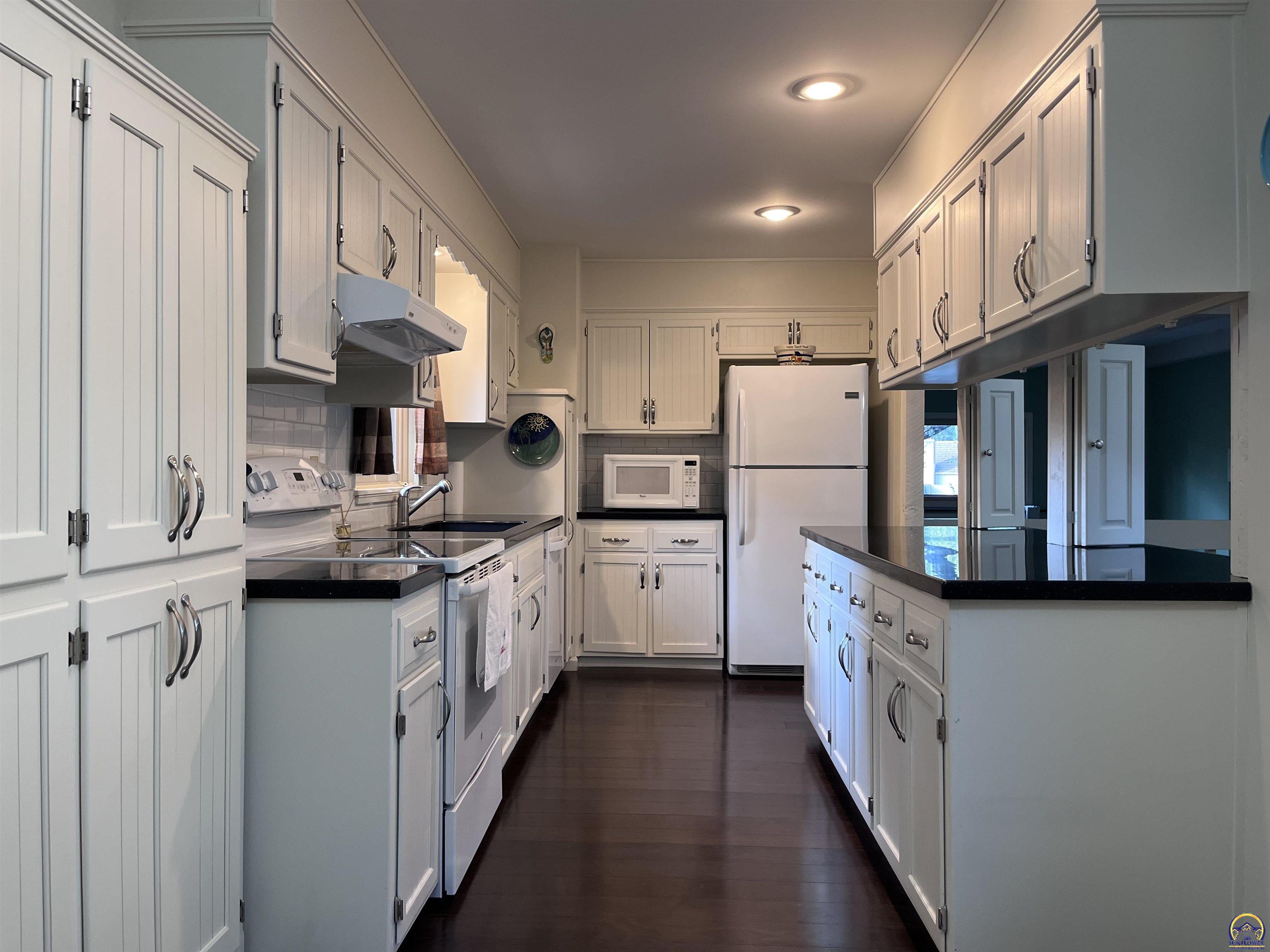 36 Southwest Pepper Tree Lane Topeka, KS 66611 - Photo 18 of 42