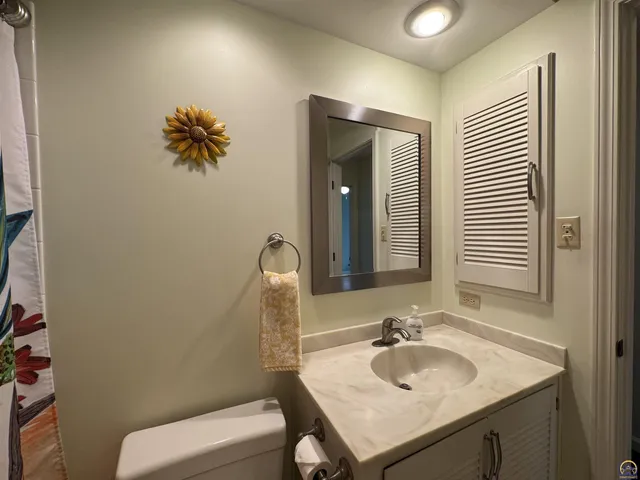 $229,950 | 36 Southwest Pepper Tree Lane, Topeka, KS 66611