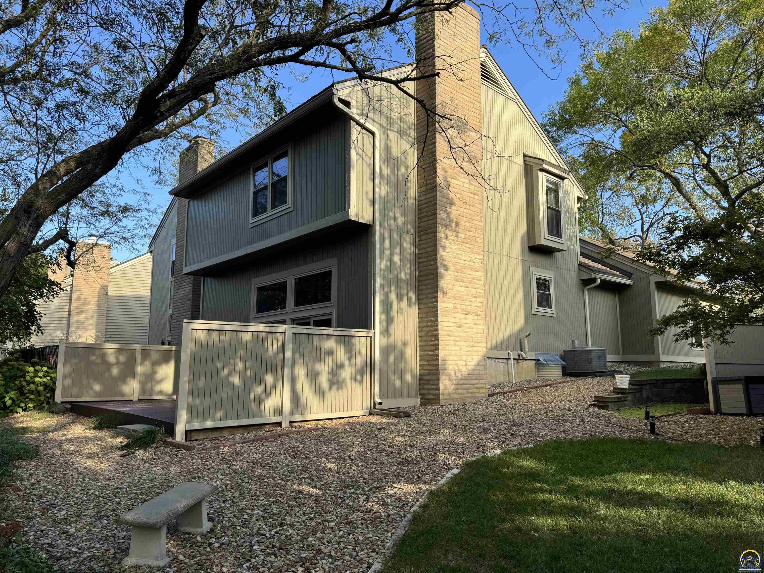 36 Southwest Pepper Tree Lane Topeka, KS 66611 - Photo 3 of 42