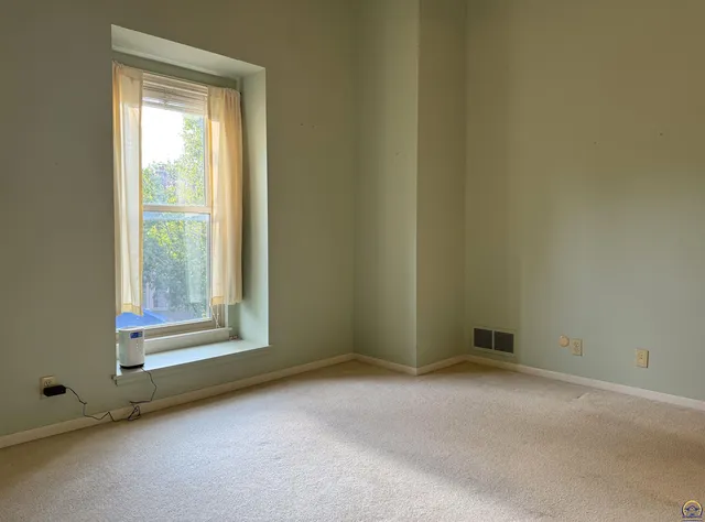 $229,950 | 36 Southwest Pepper Tree Lane, Topeka, KS 66611