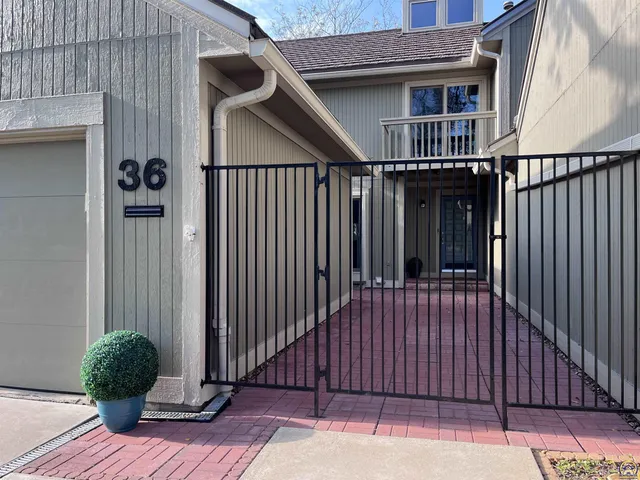 $229,950 | 36 Southwest Pepper Tree Lane, Topeka, KS 66611