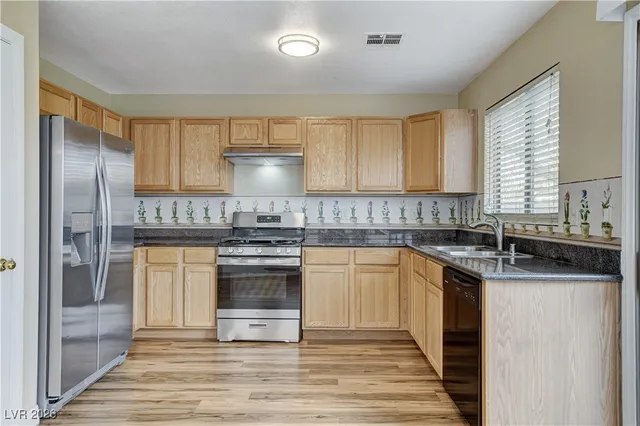 $1,945 | 7949 Long Beach Street, Las Vegas, NV 89139