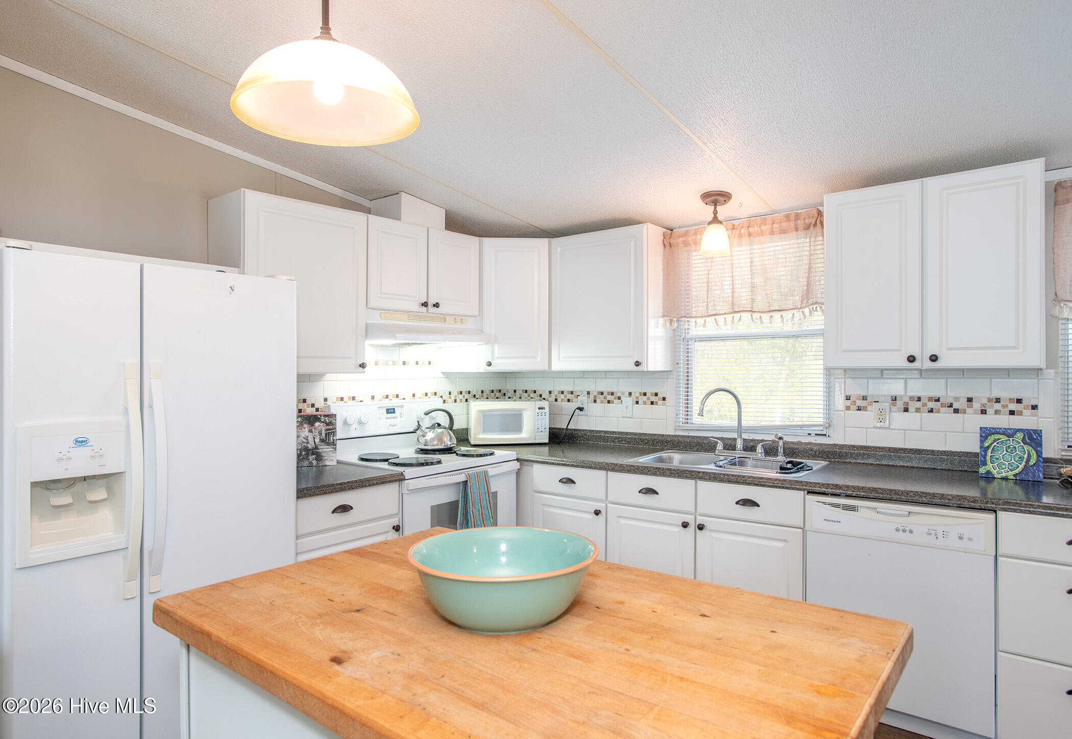 290 Broad Creek Loop Road Newport, NC 28570 - Photo 8 of 30 290 BOGUE LOOP ROAD (7)