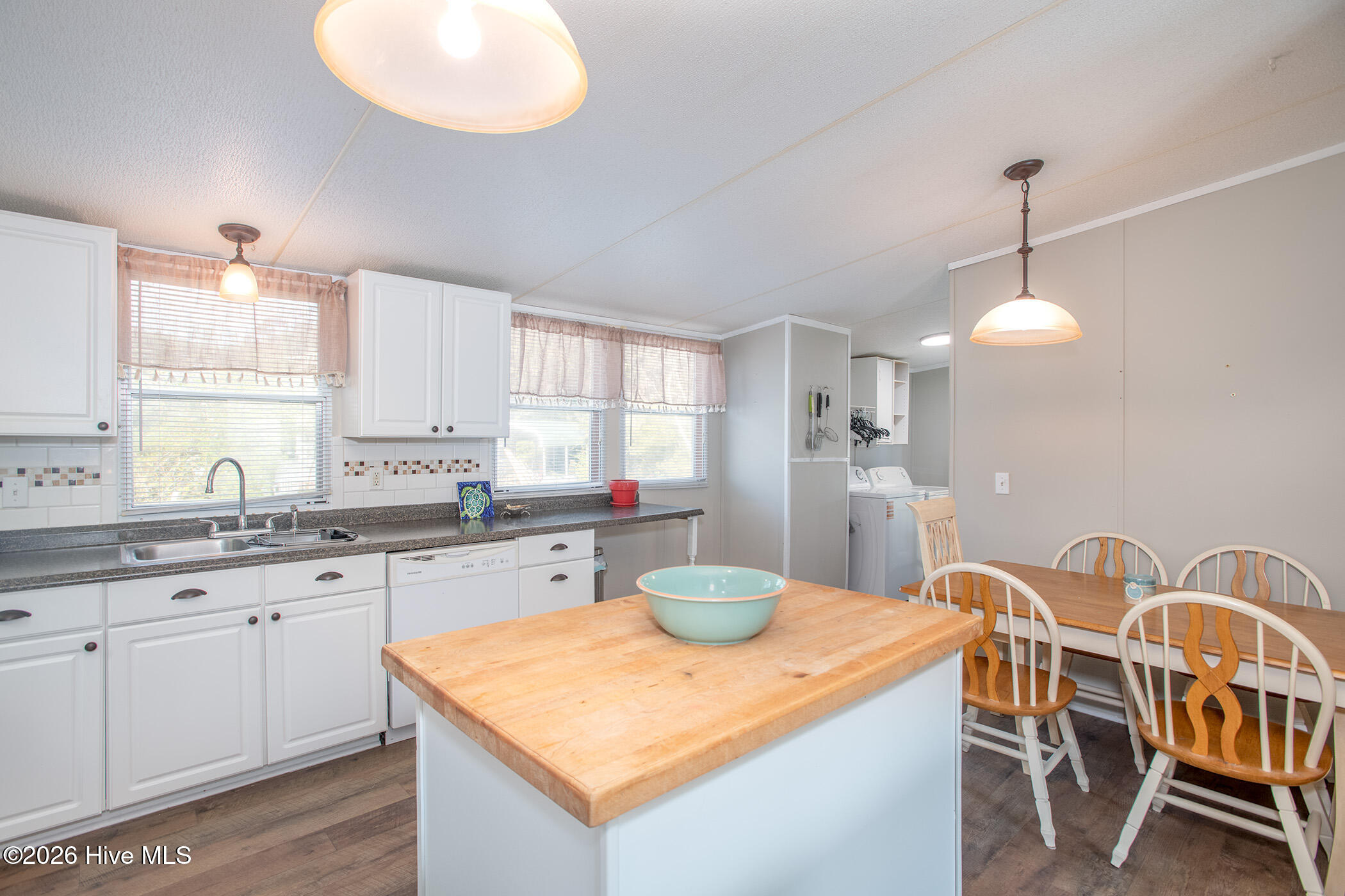 290 Broad Creek Loop Road Newport, NC 28570 - Photo 9 of 30 290 BOGUE LOOP ROAD (8)