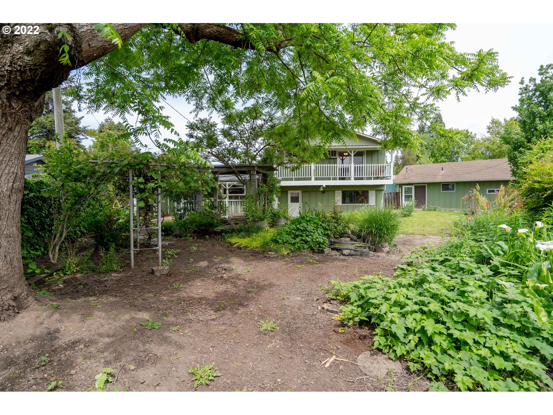 931 South 38th Street Springfield, OR 97478 - Photo 23 of 32 a view of a house with a backyard