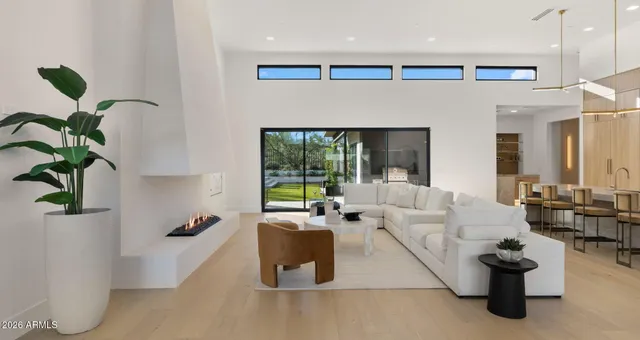 $5,000,000 | 9518 North 46th Street, Phoenix, AZ 85028