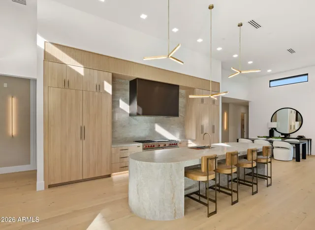 $5,000,000 | 9518 North 46th Street, Phoenix, AZ 85028