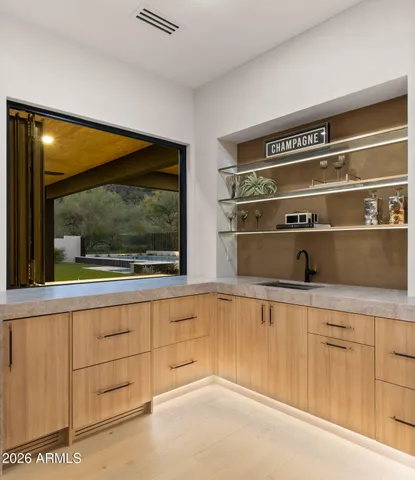 $5,000,000 | 9518 North 46th Street, Phoenix, AZ 85028