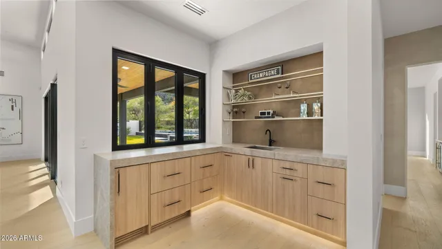 $5,000,000 | 9518 North 46th Street, Phoenix, AZ 85028