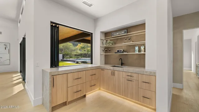 $5,000,000 | 9518 North 46th Street, Phoenix, AZ 85028