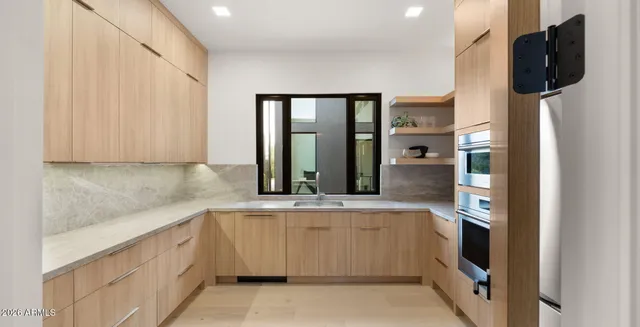 $5,000,000 | 9518 North 46th Street, Phoenix, AZ 85028