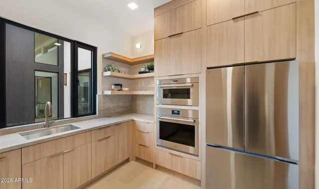 $5,000,000 | 9518 North 46th Street, Phoenix, AZ 85028