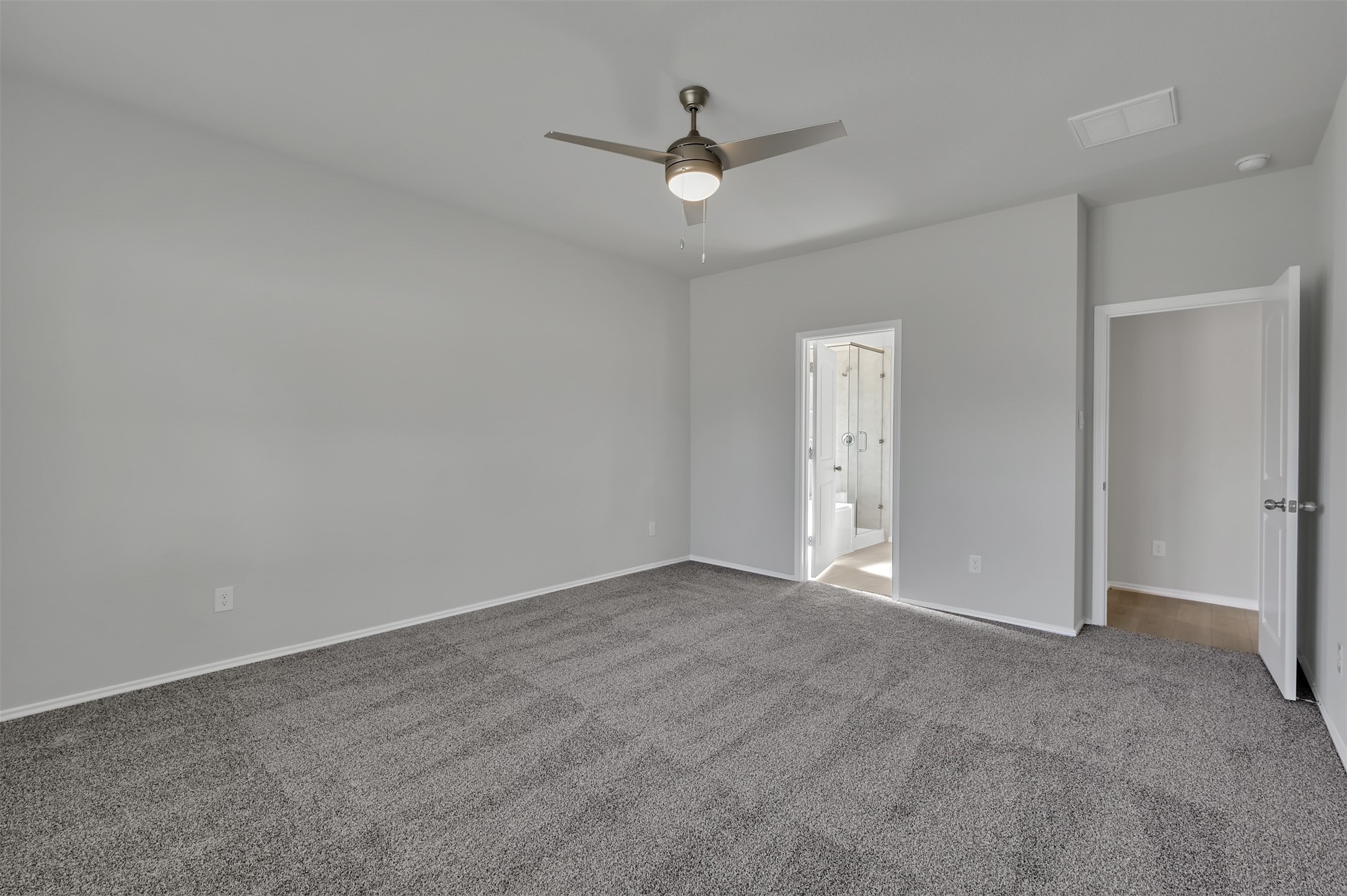 17105 Upland Bent Court Conroe, TX 77385 - Photo 19 of 40 an empty room with closet and a ceiling fan