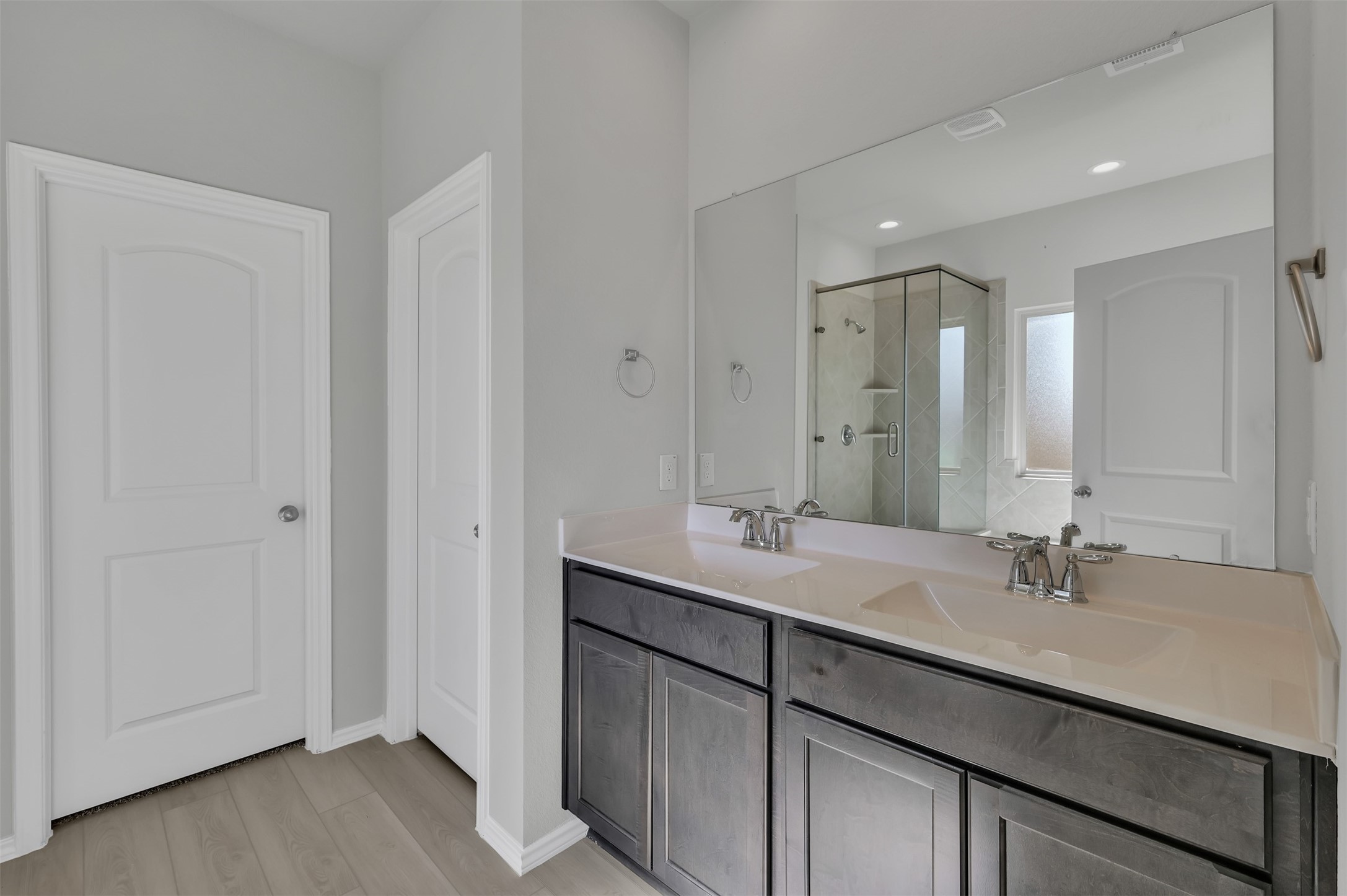 17105 Upland Bent Court Conroe, TX 77385 - Photo 20 of 40 a bathroom with double vanity sinks and a mirror