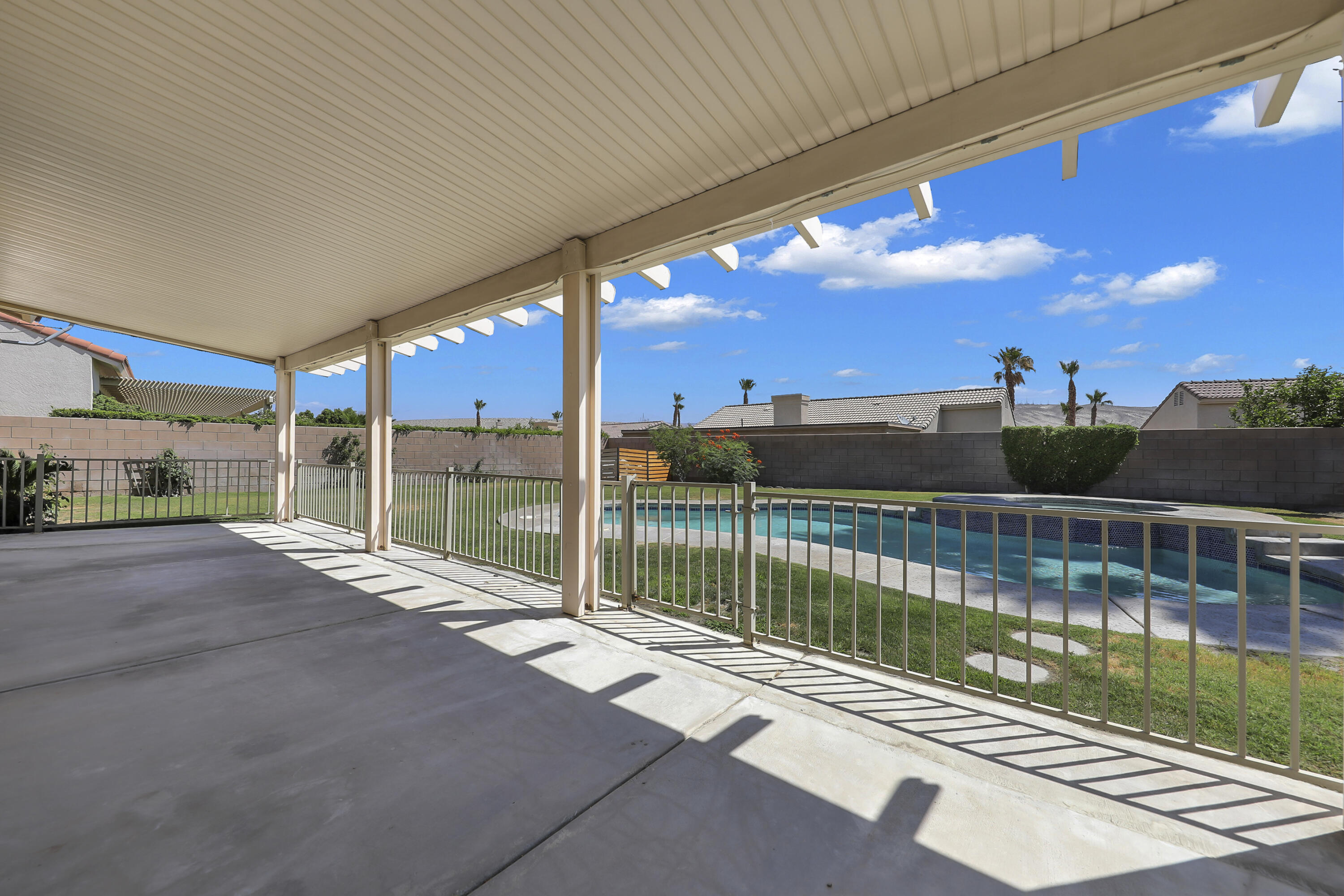 68256 Pasada Road Cathedral City, CA 92234 - Photo 24 of 35 a view of a balcony