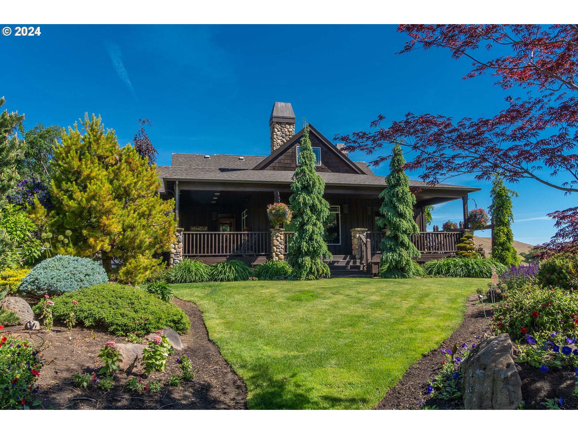 6100 Eightmile Road The Dalles, OR 97058 - Photo 3 of 44 a front view of a house with a yard