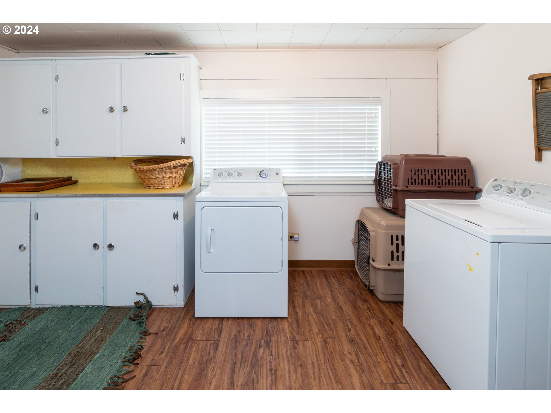 6100 Eightmile Road The Dalles, OR 97058 - Photo 32 of 44 a utility room with dryer and washer