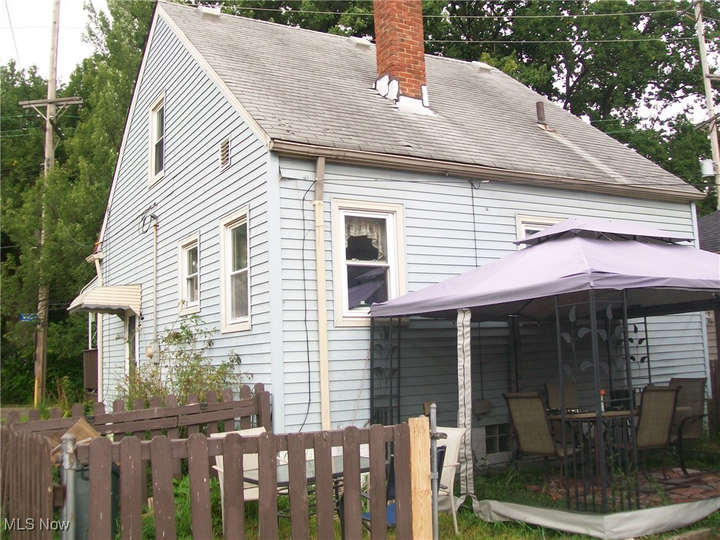 4091 Valley Road Cleveland, OH 44109 - Photo 2 of 27